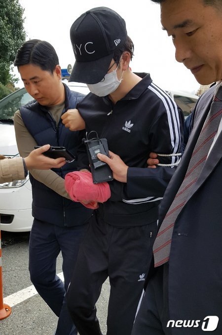 박씨가 영장실질심사를 위해 법원으로 들어가는 모습  © News1