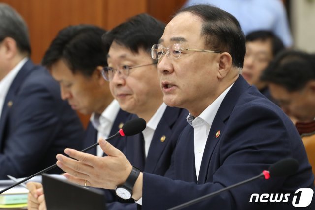 홍남기 경제부총리 겸 기획재정부 장관. © News1