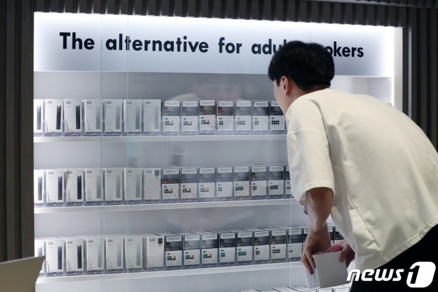 지난달 국내 출시된 한 전자담배 매장 모습 2019.7.15/뉴스1 © News1