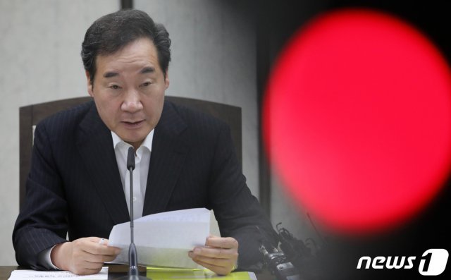 이낙연 총리가 일본 수출규제 대응 확대 관계장관회의 겸 과학기술관계장관회의에서 모두발언을 하고 있다.