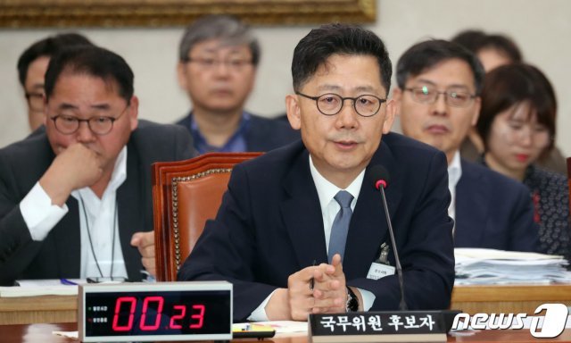 김현수 농림축산식품부장관 후보자가 29일 서울 여의도 국회에서 열린 인사청문회에서 의원질의에 답변하고 있다. 2019.8.29/뉴스1 © News1