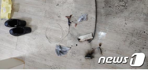 대구 수성구의 한 가정집에서 휴대폰 배터리가 갑자기 폭발하는 사고가 발생했다.(대구소방본부 제공)© 뉴스1