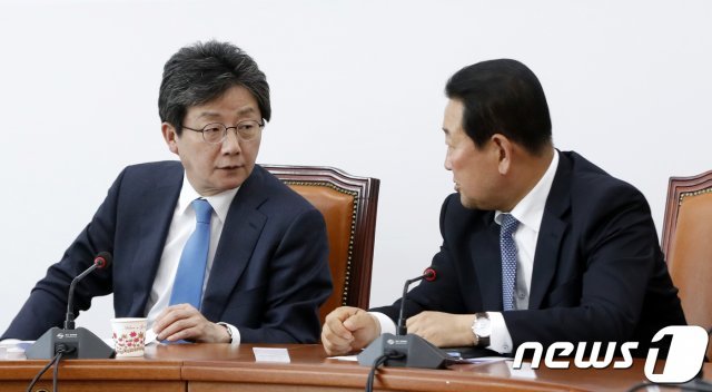 유승민 바른미래당 전 공동대표(왼쪽)와 박주선 전 공동대표. © News1