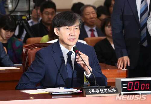 조국 법무부 장관 후보자가 6일 오전 서울 여의도 국회 법사위에서 열린 인사청문회에 출석해 발언을 하고 있다. 뉴시스