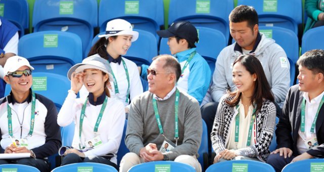 지난 2016년 양궁 선수들을 응원하기 위해 리우 올림픽 경기장을 찾은 정의선 부회장 부부.