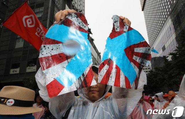 정부가  국제올림픽위원회에 서한문을 보내 도쿄올림픽 조직위원회가 욱일기를 허용한 것에 대해 적극적인 대응에 나섰다. © News1
