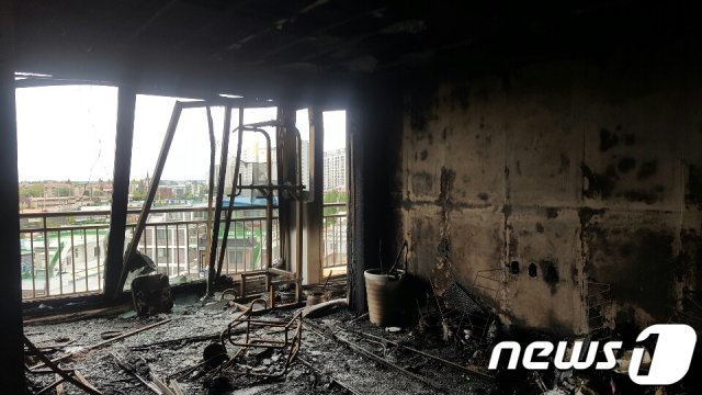 화재가 난 아파트 내부 모습.2019.9.12/뉴스1 © News1