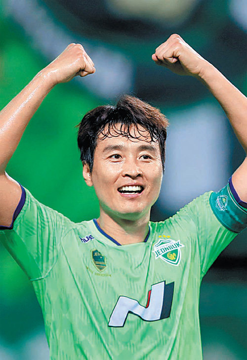 이동국이 14일 상주와의 안방경기에서 결승골을 성공시킨 뒤 기뻐하고 있다. 한국프로축구연맹 제공