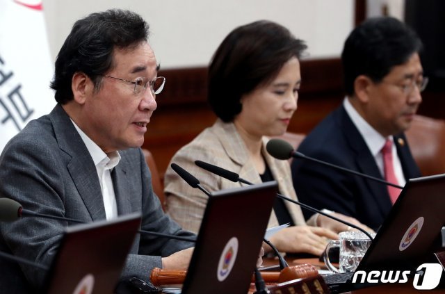 이낙연 국무총리가 17일 오전 서울 종로구 세종대로 정부서울청사에서 열린 국무회의에서 모두발언을 하고 있다. 2019.9.17/뉴스1 © News1