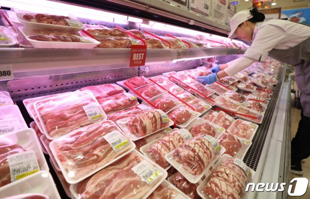서울의 한 대형마트에 진열된 돼지고기. 2019.9.17/뉴스1 © News1