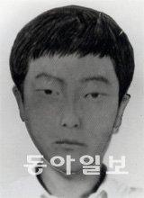 ‘화성 연쇄살인 사건’ 당시 수배전단에 그려진 용의자의 몽타주. 동아일보DB