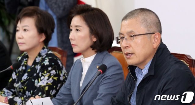 황교안 자유한국당 대표(맨 오른쪽).사진=뉴스1