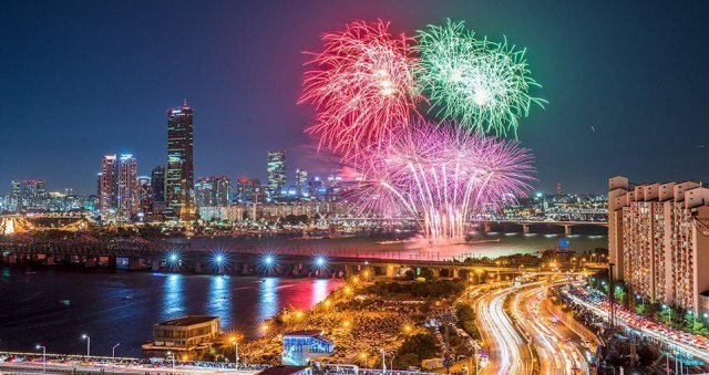 지난 2018년 ‘한화와 함께하는 서울세계불꽃축제’ 모습(한화 제공) © 뉴스1