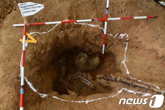 고(故) 김기봉 이등중사 발견 당시 발굴 현장.(국방부 제공)© 뉴스1