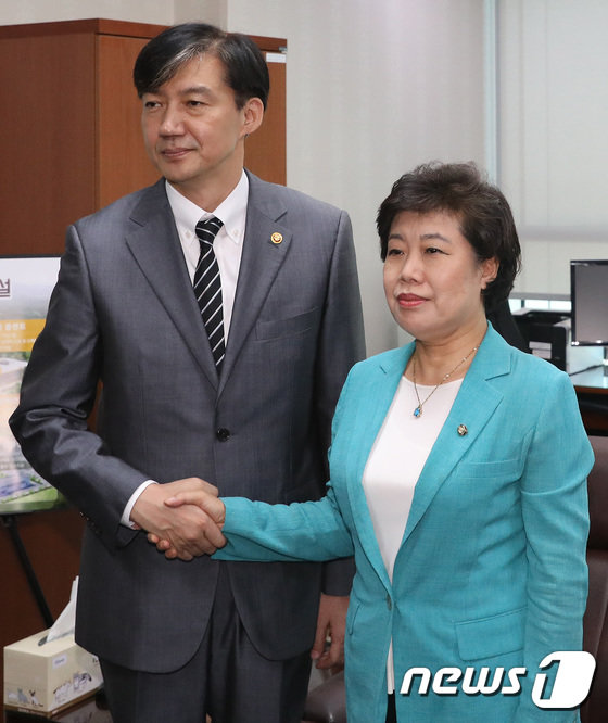 조국 법무부 장관, 조배숙 민주평화당 원내대표(왼쪽부터). 사진=뉴스1