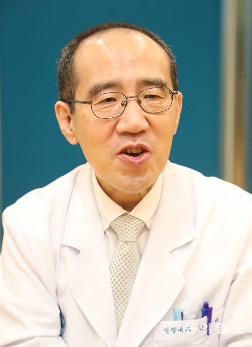 김순배 서울아산병원 신장내과 교수는 “하루도 운동을 안 하면 몸이 쑤신다”고 할 정도로 운동을 많이 한다. 김 교수는 “방광암을 
극복한 것도 어쩌면 평소에 운동을 많이 했기 때문일지도 모른다”고 말했다. 김재명기자 base@donga.com