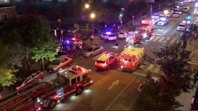 19일 미국 워싱턴에서 발생한 총격 사건 현장에 구급차들이 출동한 모습. 트위터 캡처