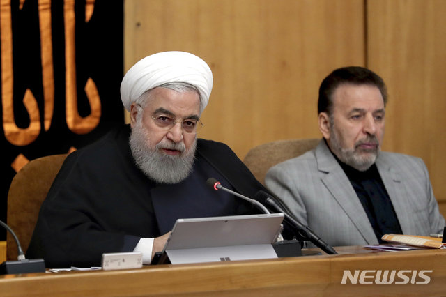 각료회의서 발언하는 로하니 이란 대통령