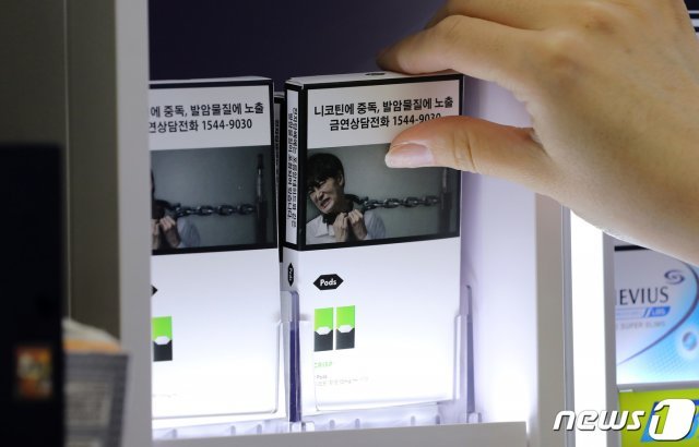 서울 시내 편의점에서 쥴 담배의 액상인 ‘팟’을 판매하고 있다. © News1