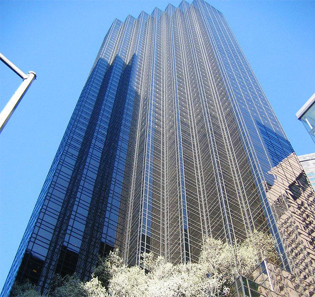 미국 뉴욕 맨해튼 5번가에 위치한 최고급 주상복합 건물 트럼프타워 전경. 사진 출처 위키피디아
