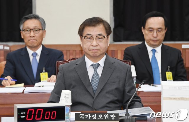 서훈 국가정보원장이 24일 서울 여의도 국회에서 열린 정보위원회 전체회의에 자리하고 있다. © News1