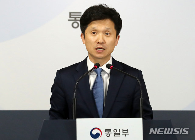 이상민 통일부 대변인이 7월 8일 오전 서울 종로구 정부서울청사 브리핑룸에서 정례브리핑을 하고 있다. 사진=뉴시스