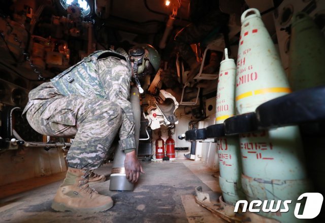 인천시 옹진군 연평도에서 해병대원들이 ‘더 쌘 해병 프로젝트’ 훈련을 하고 있다. © News1 사진공동취재단