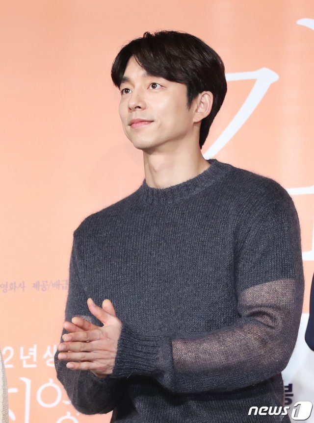 배우 공유가 30일 서울 광진구 롯데시네마 건대입구에서 열린 ‘82년생 김지영‘ 제작보고회에 참석해 인사를 하고 있다. ‘82년생 김지영’은 1982년 태어나 2019년 오늘을 살아가는 김지영(정유미 분)의 아무도 몰랐던 이야기를 그린 드라마다. 100만부 판매를 넘긴 조남주 작가의 동명 베스트셀러 소설이 원작이다. 2019.9.30/뉴스1 © News1