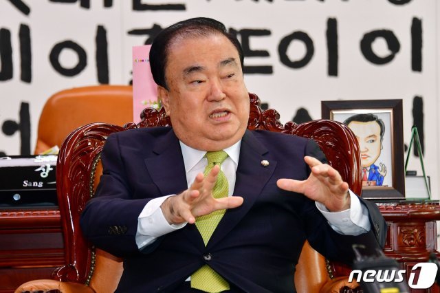 문희상 국회의장이 30일 오전 국회 의장실에서 열린 교섭단체 3당 원내대표들과의 회동에서 발언을 하고 있다. 2019.9.30/뉴스1 © News1