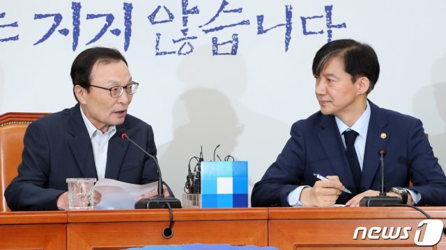 조국 법무부장관이 17일 서울 여의도 국회에서 이해찬 더불어민주당 대표를 예방하고 있다. © News1