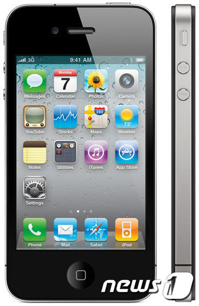애플이 2020년 출시되는 아이폰에 애플 아이폰4 스타일 금속프레임을 채택할거라는 주장이 제기됐다. © 뉴스1