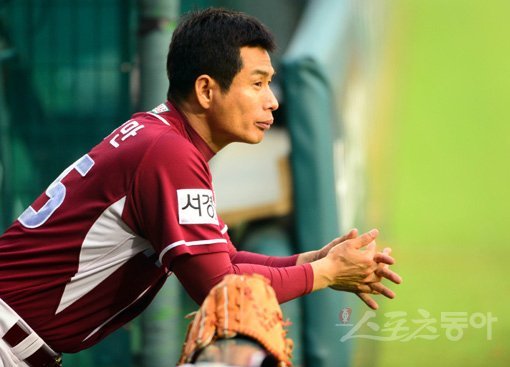 송지만 SPOTV 해설위원은 히어로즈의 레전드다. 선수와 코치로 동고동락한 선후배, 동료들이 많이 버티고 있는 만큼 올가을 키움의 비상을 그 누구보다 간절히 원하고 있다. 스포츠동아DB