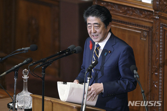 아베 신조 일본 총리가 4일 도쿄에서 열린 임시국회에 참석해 개막 연설을 하고 있다. 사진=뉴시스
