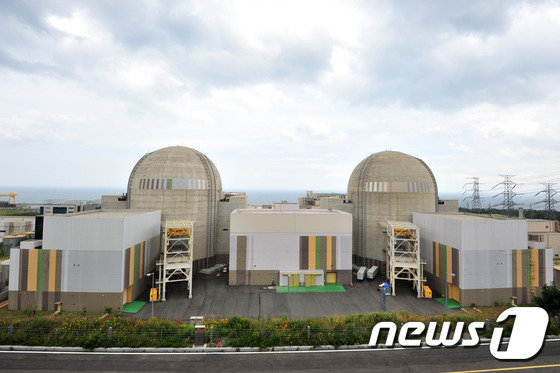 한수원(주)월성원자력발전소 신월성 2호기(왼쪽.100만kWh).2015.7.24/뉴스1 © News1
