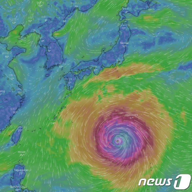 민간기상업체 윈디(Windy)에서 파악한 10일 오전 6시 태풍 하기비스(오른쪽 아래 붉은 점)  © 뉴스1