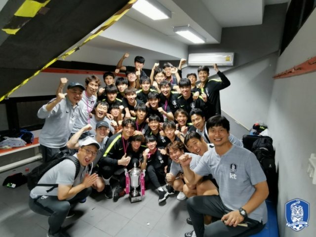 정정용 감독이 이끄는 U-18대표팀이 방콕컵에서 우승을 차지했다. (대한축구협회 제공) © 뉴스1