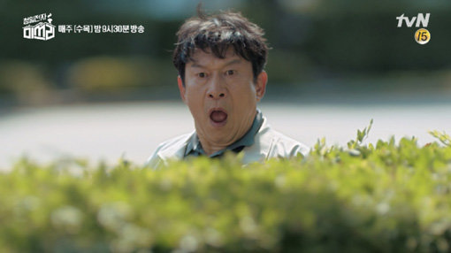 tvN 드라마 ‘청일전자 미쓰리’에서의 김응수. 사진제공｜tvN