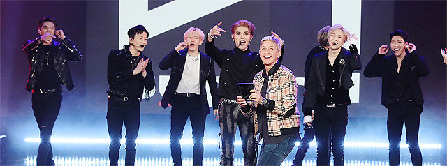 그룹 ‘슈퍼엠’이 9일(현지 시간) 미국 NBC TV 인기 토크 프로그램 ‘엘런 디제너러스 쇼’에 출연한 모습. SM엔터테인먼트 제공