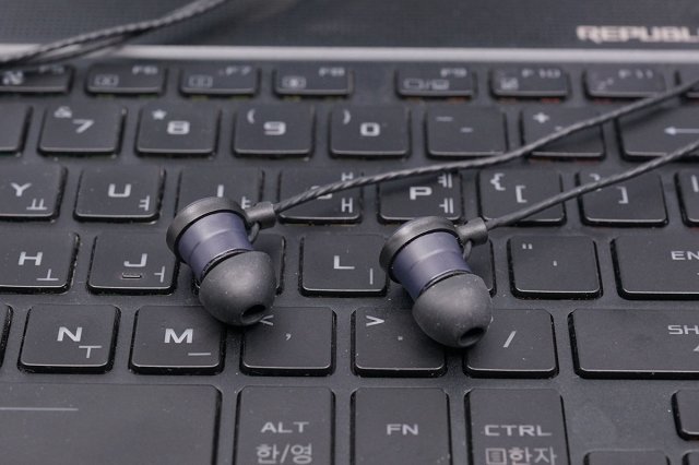 아론 뮤토리 G1 게이밍 이어폰. (출처=IT동아)