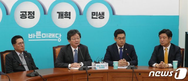 유승민 바른미래당 ‘변화와 혁신을 위한 비상행동’ 대표가 16일 오전 서울 여의도 국회에서 열린 비상회의에서 모두발언을 하고 있다. 2019.10.16/뉴스1 © News1