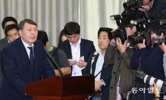 윤석열 당시 여주지청장은 이날 국감에서 “국정원 수사 초기부터 외압이 있었다”고 폭로했다.