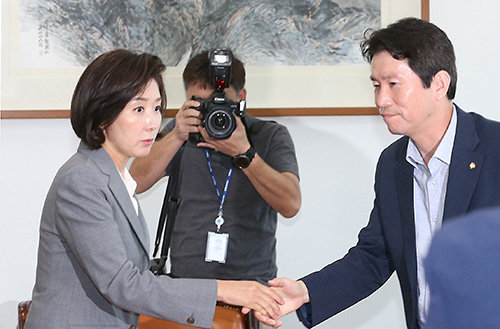 자유한국당 나경원 원내대표, 더불어민주당 이인영(왼쪽부터). 사진=공동취재