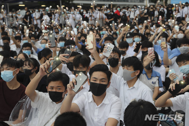 홍콩 반정부 시위에 참여한 중학생들. 사진=뉴시스