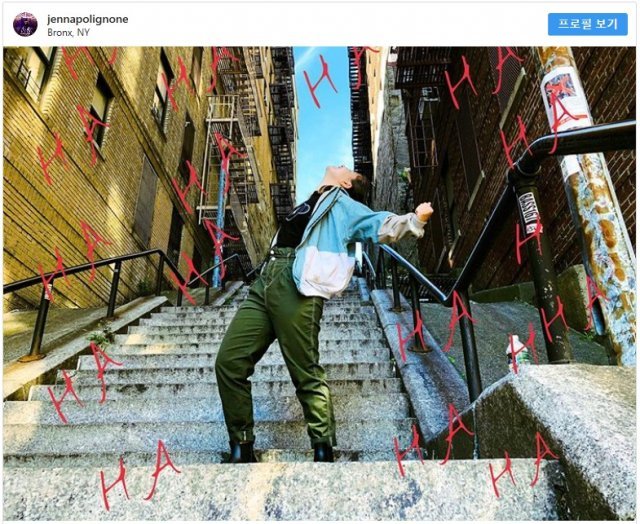 조커 계단을 찾은 관광객들 사진이 인스타그램에 올라 있다.© <인스타그램 갈무리>