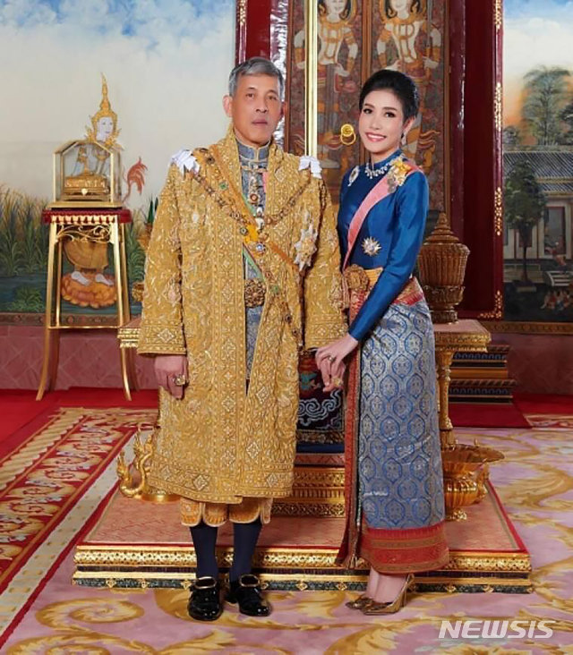 지난 8월 태국 왕실이 마하 와치랄롱꼰 국왕(라마 10세)의 배우자 시니낫 웡와치라파크디의 일상을 담은 사진을 이례적으로 공개했다. 사진=AP/뉴시스