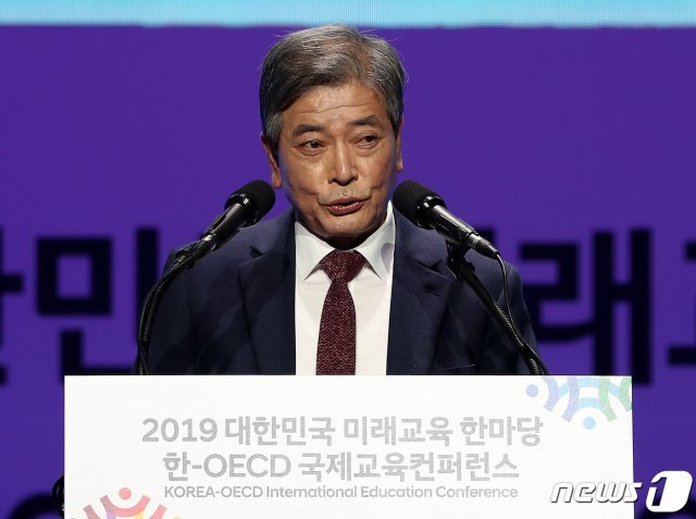 김진경 국가교육회의 의장이 23일 경기도 고양시 킨텍스에서 열린 ‘ 한-OECD 국제교육컨퍼런스’에서 기조연설을 하고 있다. 2019.10.23/뉴스1 © News1