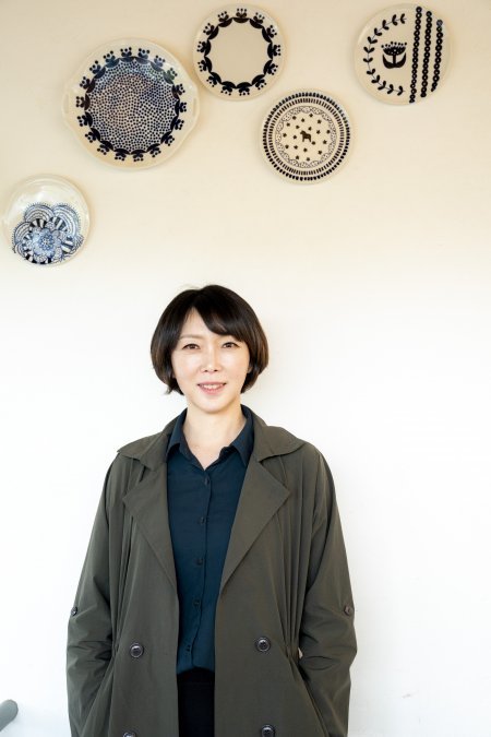 ‘82년생 김지영’의 김도영 감독은 결이 고운 영화로 소설이 재탄생한데 대해 조남주 작가의 원작이 가진 이야기의 힘, 작품과 역할을 잘 이해하고 각자의 몫을 충분히 해낸 배우들에게 고마움을 전했다. 롯데엔터테인먼트 제공