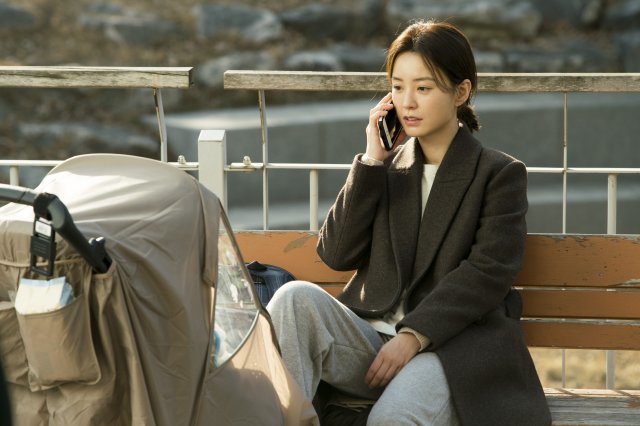 배우 정유미의 연기는 ‘김지영’ 이야기가 갖는 보편성에 공감을 더했다는 평을 받는다. 롯데엔터테인먼트 제공