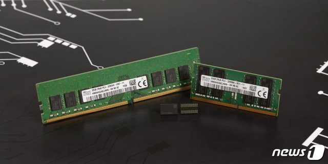 SK하이닉스가 개발한 3세대 10나노급(1z) DDR4 D램(SK하이닉스 제공) © 뉴스1
