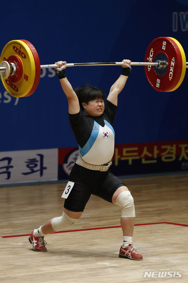 2019 아시아 유소년·주니어 역도선수권대회 유소년 여자 64㎏급에 출전한 김한솔